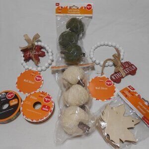NEW LOT FALL HALLOWEEN THANKSGIVING THEMED ITEMS PUMPKINS CRAFT SWEATER CLIPS 🎃